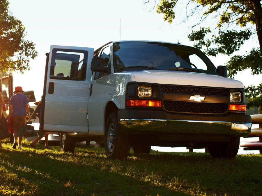  Chevrolet Express Cargo Van 2002 года  (фото 16 из 16)